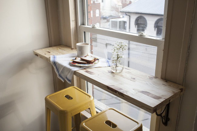 DIY Breakfast Nook