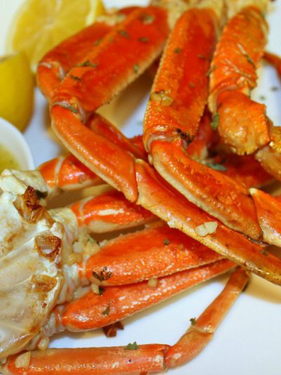 Perfectly Baked Crab Legs with Spicy Garlic Butter