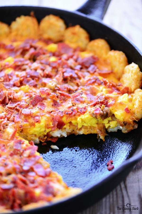 Tater-Tot-Breakfast-Pizza