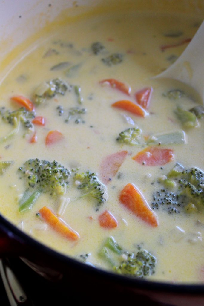 Easy-Broccoli-Cheese-Soup